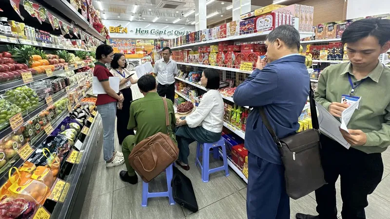 Phường Tam Thắng mở đợt cao điểm kiểm tra vệ sinh an toàn thực phẩm trước Tết