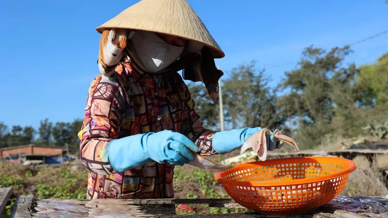Sôi động thị trường hải sản khô phục vụ Tết