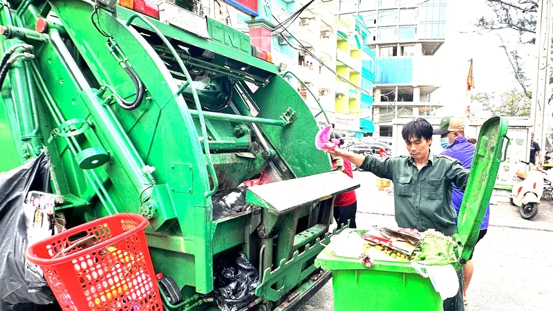 TPHCM: Khách du lịch đông, lượng rác thải tăng khoảng 40%/ngày