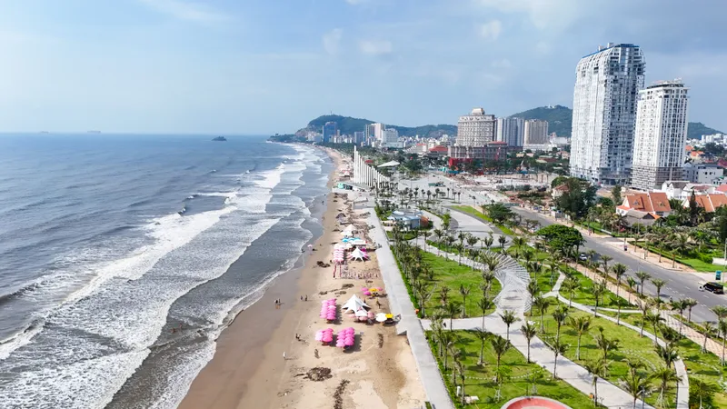 Công viên Thùy Vân cơ bản dọn hết "cát bay" 