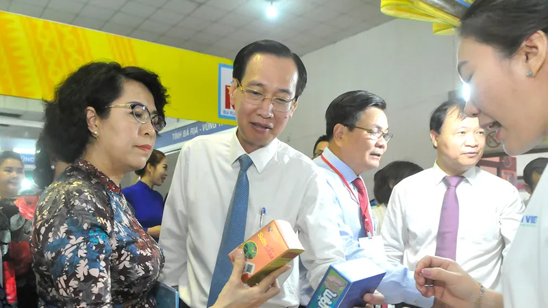 Sôi nổi kết nối, nhộn nhịp mua sắm 