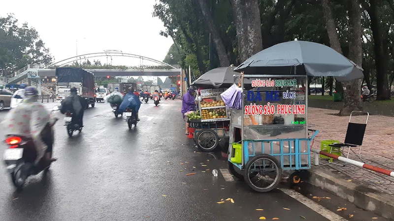 Vỉa hè lại bị tái chiếm
