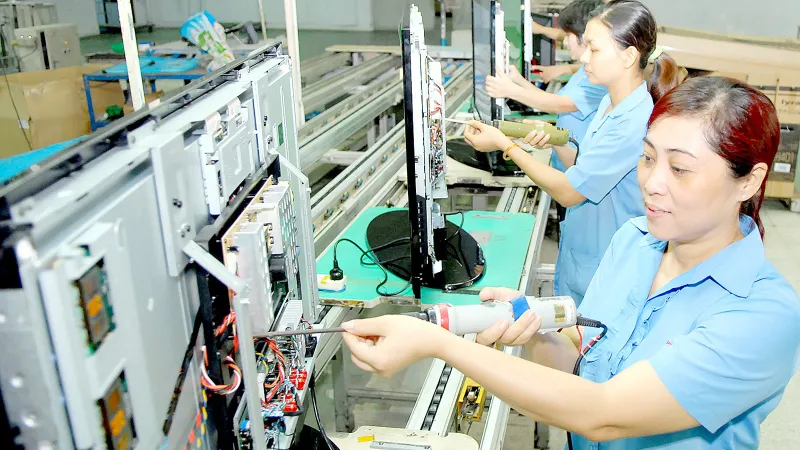10 tháng: Giá trị xuất khẩu hàng công nghiệp chế biến đạt 183 tỷ USD
