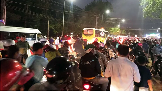 Vào dịp lễ Tết, những con đường dẫn đến Núi Bà Đen thường diễn ra tình trạng tắc đường