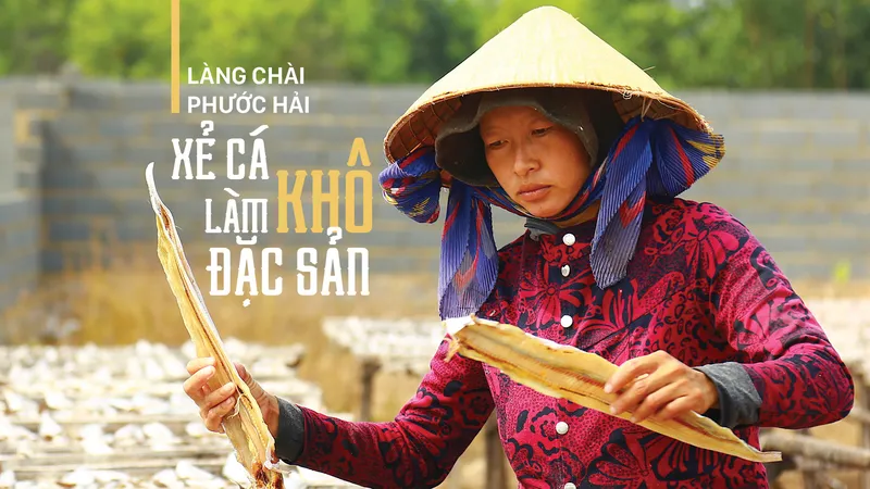 Làng chài Phước Hải tất bật xẻ cá làm khô đặc sản