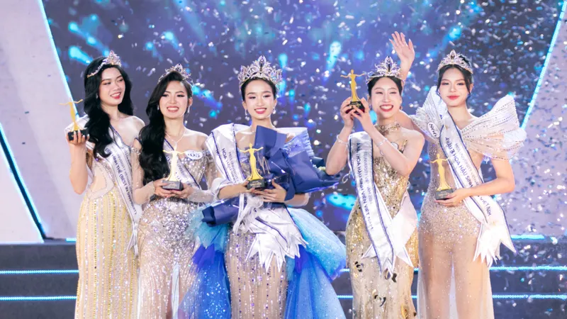 Podcast bản tin trưa 16-12: Nữ sinh 19 tuổi Dương Trà Giang đăng quang Hoa hậu Sinh viên Việt Nam 2024