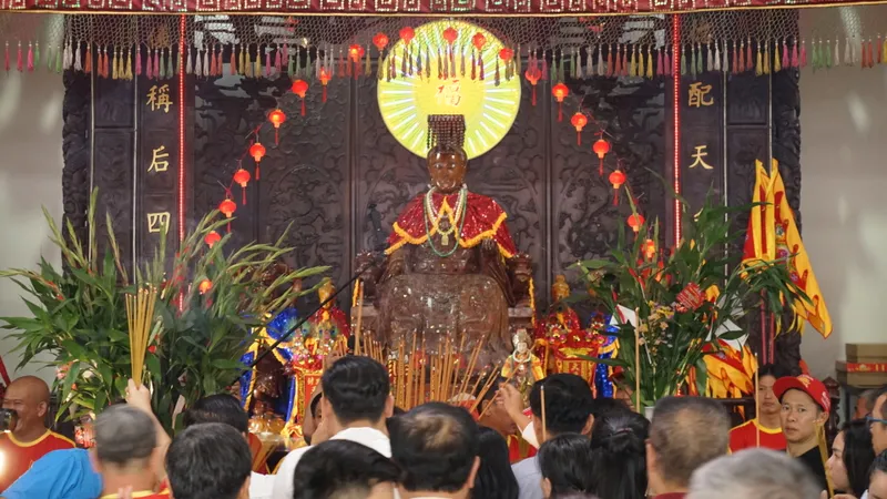 “Biển người” tại lễ rước kiệu Bà Thiên Hậu