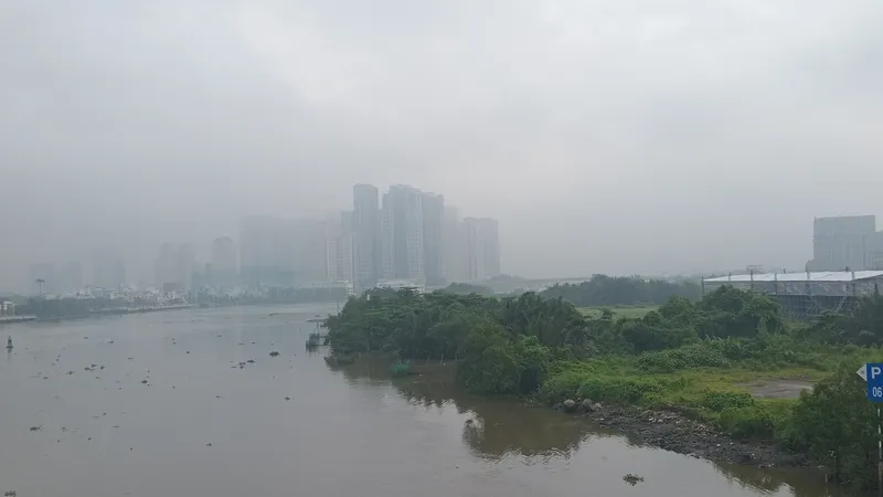 Cảnh báo mưa lớn, mưa đá cục bộ tại TPHCM