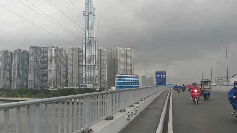 Bão Trami gây mưa rất to ở Nam bộ