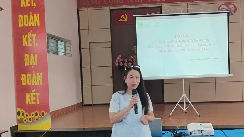 Tập huấn cho lực lượng thu gom rác dân lập