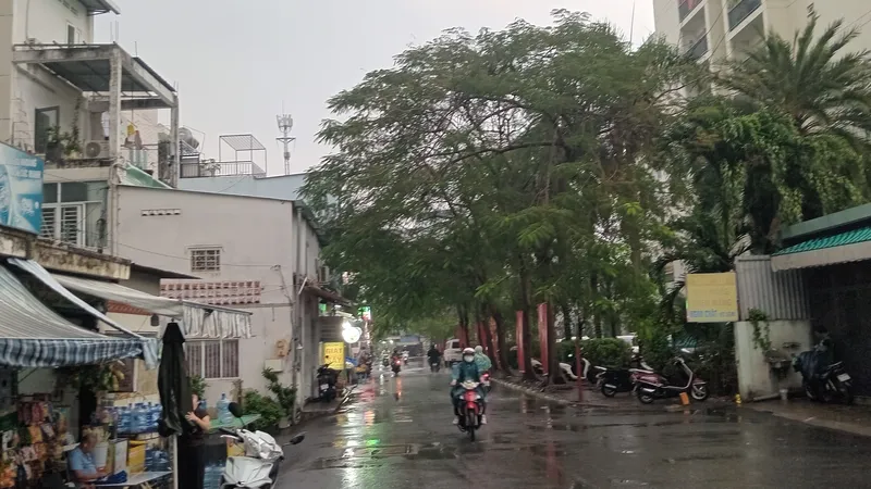  TPHCM tiếp tục có mưa lớn trái mùa 