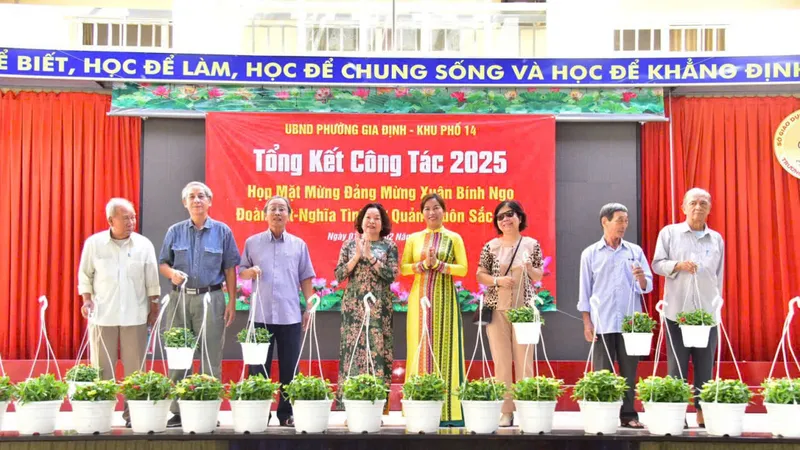 Ngày hội khu dân cư “Đoàn kết-nghĩa tình-tự quản-muôn sắc hoa” ở phường Gia Định