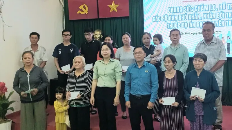 Hỗ trợ người khó khăn bị ảnh hưởng bởi dự án rạch Xuyên Tâm