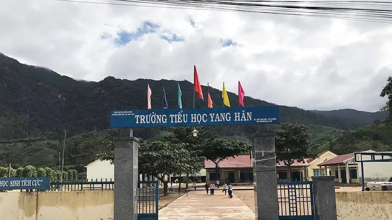 Đình chỉ hiệu trưởng bớt xén tiền hỗ trợ học sinh nghèo