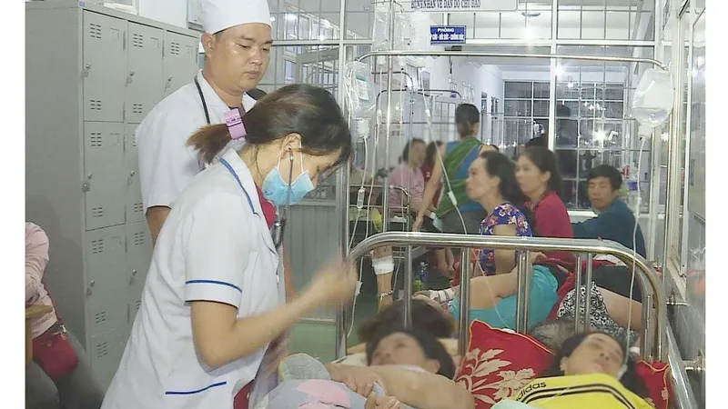 Nhiều người phải nhập viện sau khi ăn cưới tại Đắk Lắk