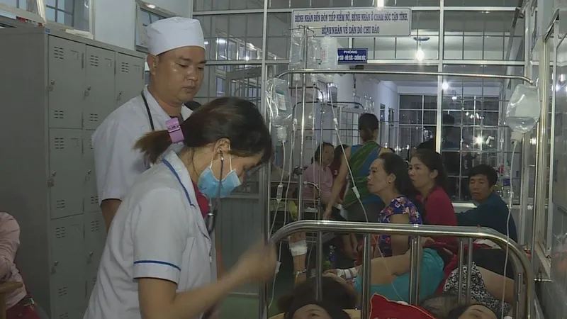 Nhiều người nhập viện nghi ngộ độc sau ăn cưới