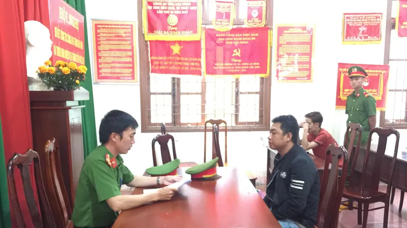 Công an lấy lời khai một số đối tượng