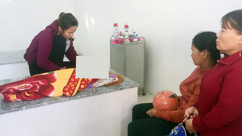 Cháu bé 3 tuổi tử vong nghi do sặc cháo tại nhà giữ trẻ 