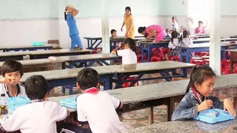 Thu “khống” trên 130 triệu đồng tiền ăn của học sinh, hiệu trưởng bị kiểm điểm rút kinh nghiệm