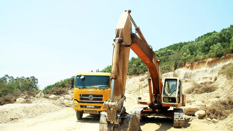 Phản đối “đất tặc” trên núi Mò O, một người phụ nữ ngất xỉu rồi tử vong