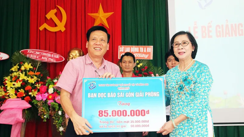 2,3 tỷ đồng ủng hộ Trung tâm Nuôi dạy trẻ khuyết tật Võ Hồng Sơn