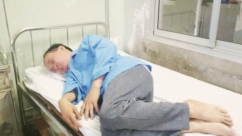 Bác sĩ đánh nhân viên điều dưỡng ngay tại nơi làm việc