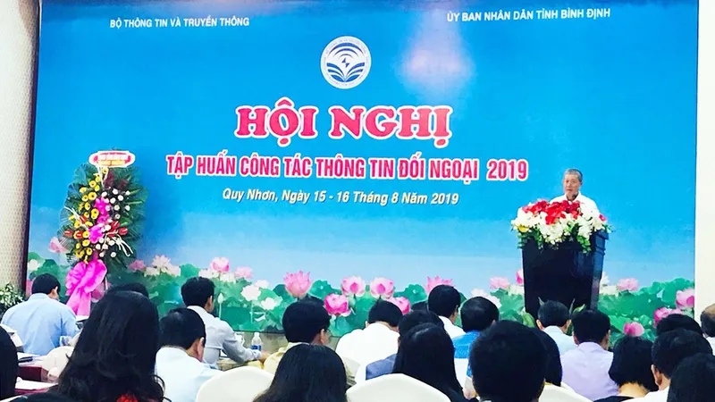 Thứ trưởng Bộ TT-TT Nguyễn Thành Hưng phát biểu tại hội nghị. 
