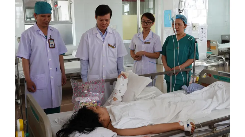 Dự tiệc tất niên, một phụ nữ bị chém đứt lìa cánh tay