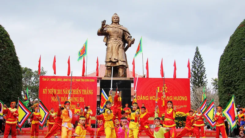 Biển người “trẩy hội” Ngọc Hồi - Đống Đa trên quê hương anh hùng Quang Trung - Nguyễn Huệ