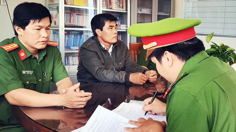 Khởi tố, bắt tạm giam 2 cán bộ huyện sai phạm trong quản lý đất