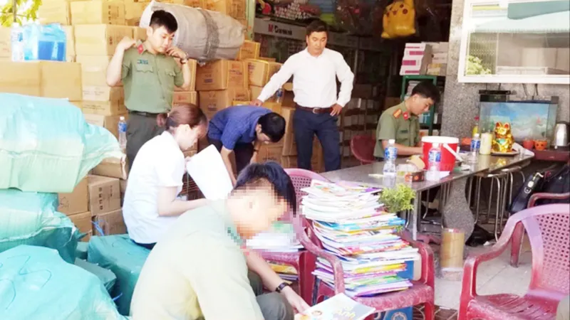 Khởi tố 3 đối tượng buôn bán sách giáo khoa “lậu” 