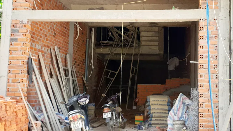 Sập giàn giáo, 4 công nhân nhập viện cấp cứu