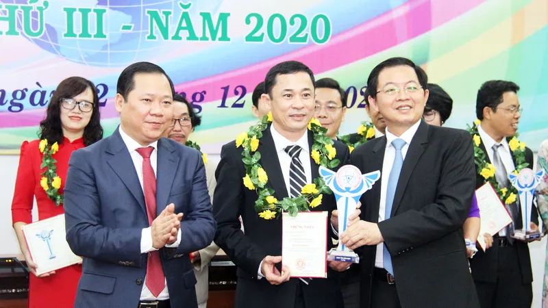 Bình Định tôn vinh 32 “hạt giống đỏ” về khoa học, công nghệ