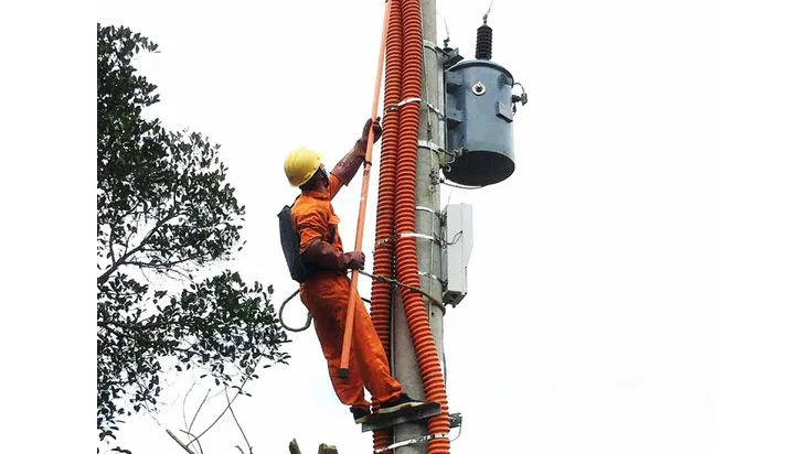 Đóng điện lưới cho 300 hộ dân Ba Na ở miền núi Bình Định