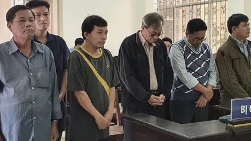 Khởi tố nguyên Trưởng phòng TN-MT thiếu trách nhiệm gây hậu quả nghiêm trọng