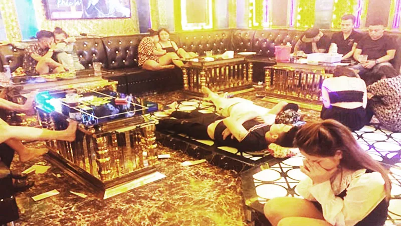 37 người hát hò, phê ma túy trong quán karaoke giữa lúc dịch Covid-19