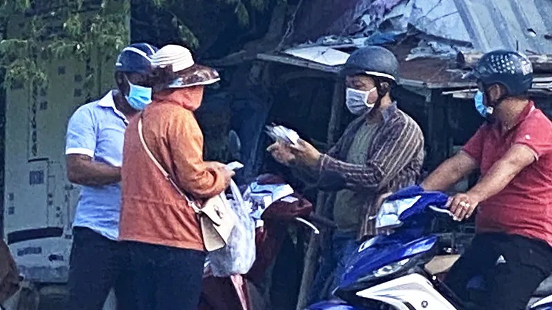 Lợi dụng dịch, rao bán kít test Covid-19 không phép