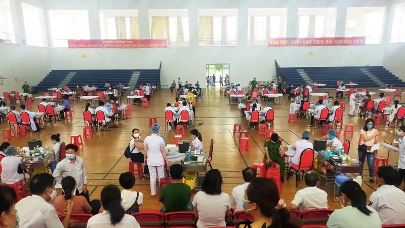 Bình Định: Người dân “tố” cán bộ xã đưa người nhà đi tiêm vaccine Covid-19
