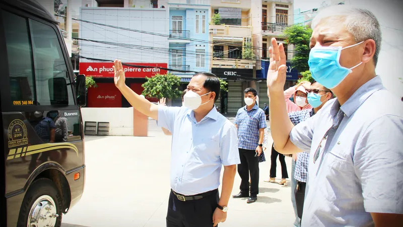 Bình Định tiếp tục tăng cường y bác sĩ vào TPHCM tham gia chống dịch