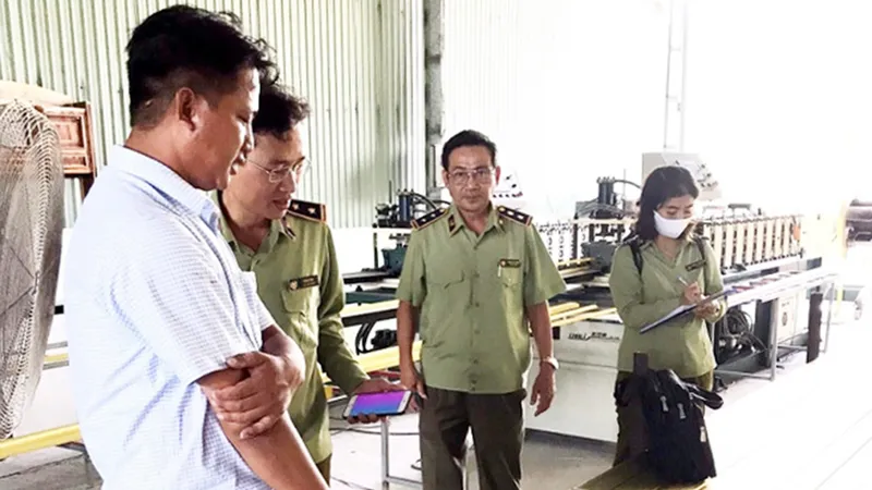 Bình Định: Kỷ luật 2 cán bộ quản lý thị trường 