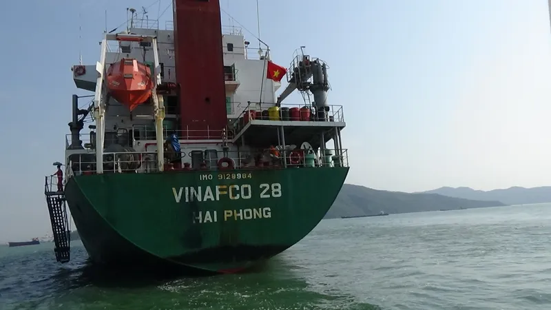 Hai tàu hàng tông nhau trên biển: Đại diện tàu hàng VINAFCO 28 khai gì?