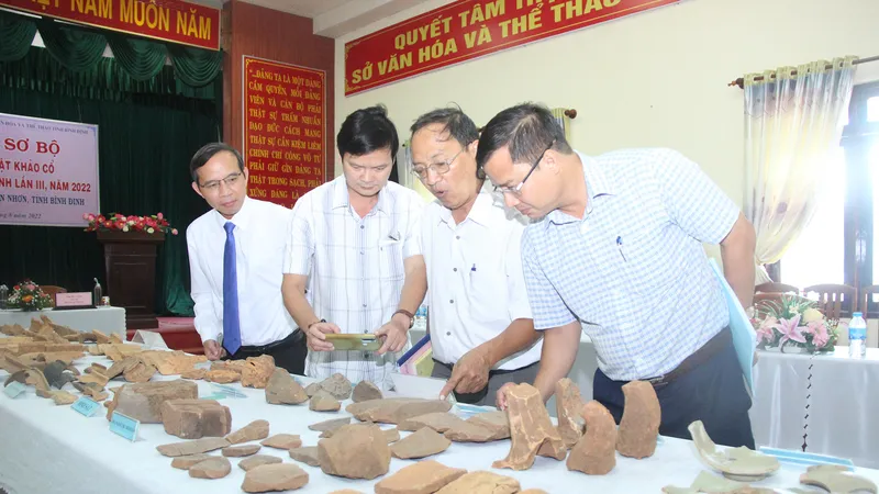 Nhiều phát hiện khảo cổ mới ở phế tích tháp Chăm cổ Châu Thành