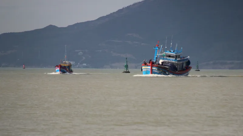 Phát hiện tàu “ma” trên biển, ngư dân được thưởng 106 triệu đồng