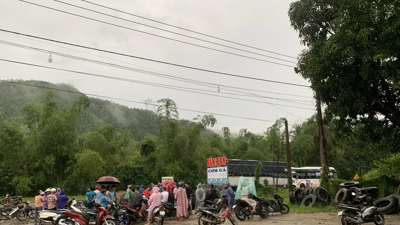 Xe tải va chạm xe máy, 3 người tử vong