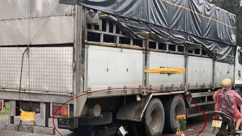 Vụ xe tải lùi đột ngột cán 3 mẹ con tử vong: Tài xế bị tạm giữ hình sự