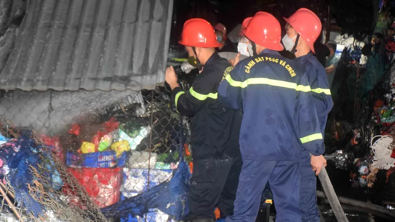 Bình Định: Cháy chợ ngày giáp Tết, tiểu thương thiệt hại gần 1 tỷ đồng