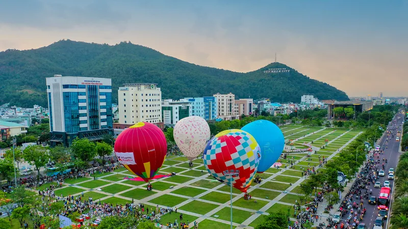 Bay khinh khí cầu 15km ngắm phố biển Quy Nhơn