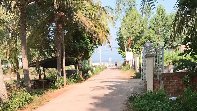 Con nhỏ vặn xe tay ga đang nổ máy, 3 người tử vong