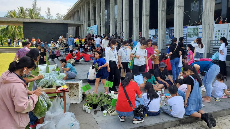 Đặc sắc "chợ" tái chế rác ở thung lũng khoa học Quy Hòa