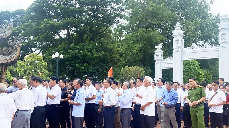 Gần 2.000 người dự lễ giỗ vua Quang Trung – Nguyễn Huệ